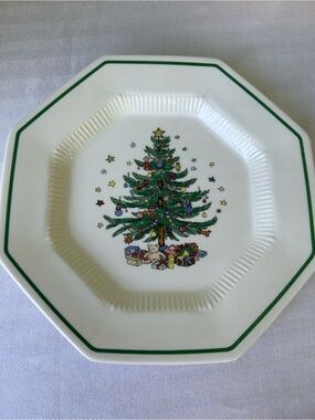 Holiday Tree Octagonal Dinner Plate - White with Green Trim